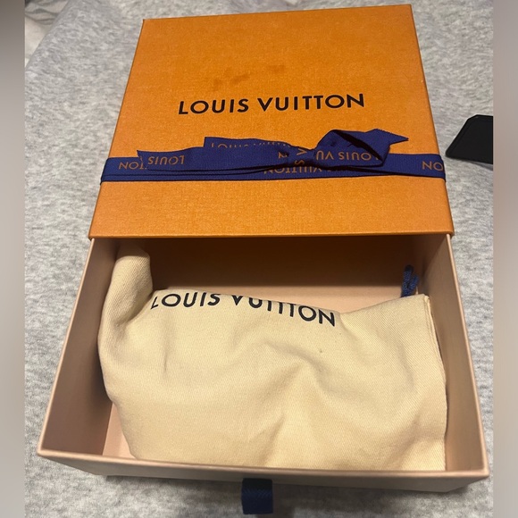 Louis Vuitton belt - Picture 2 of 5